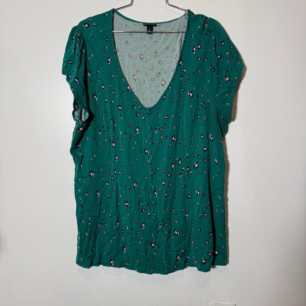 Torrid Blouse Womens 2 Green Leopard Print Lace Up Back Button Front